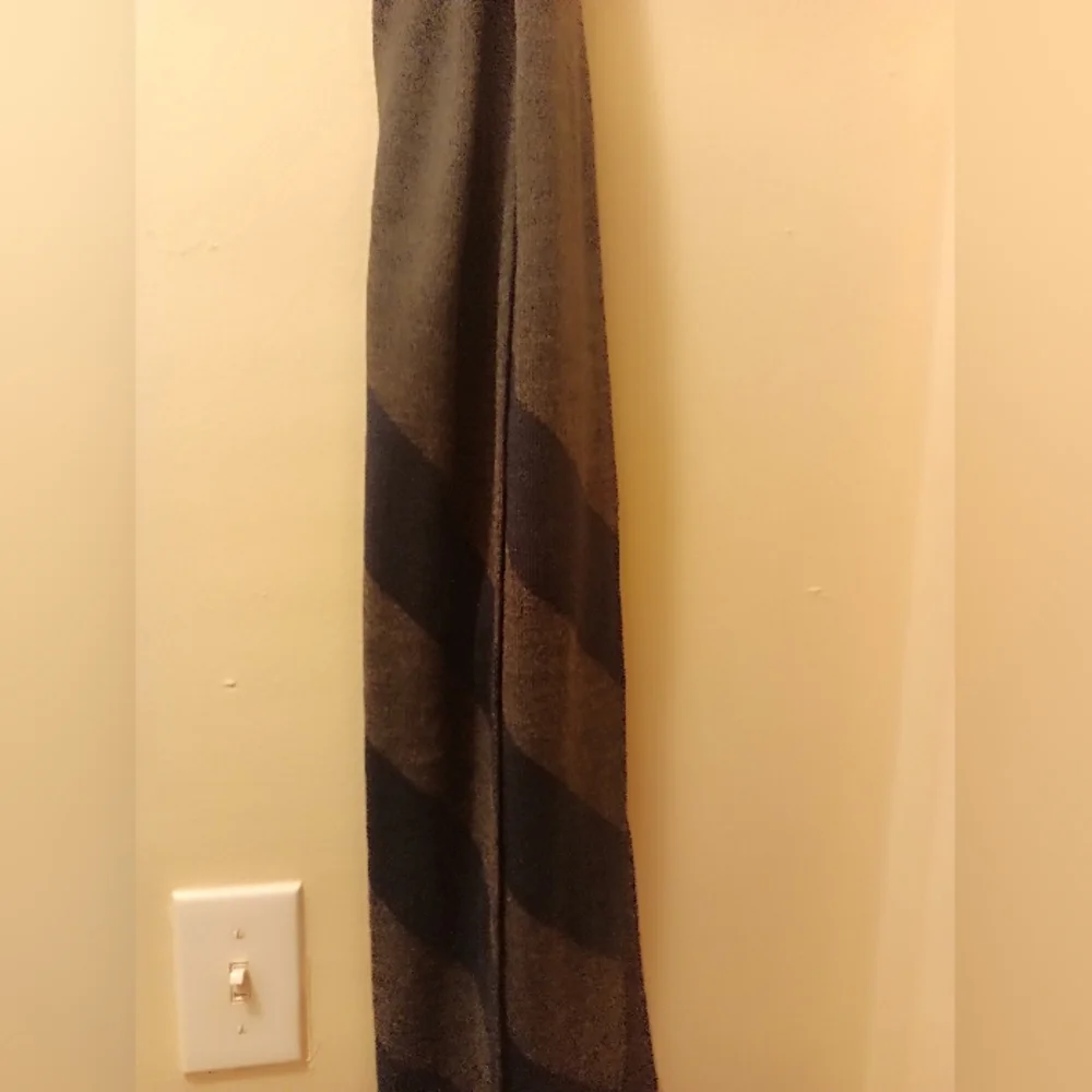 Michael Kors women's gray and navy blue winter stylish scarf